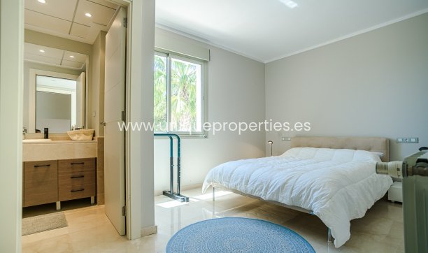 Resale - Villa -
San Miguel de Salinas - Las Colinas Golf