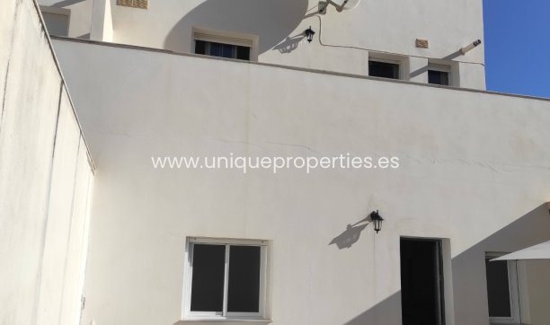Revente - Village House -
Baza