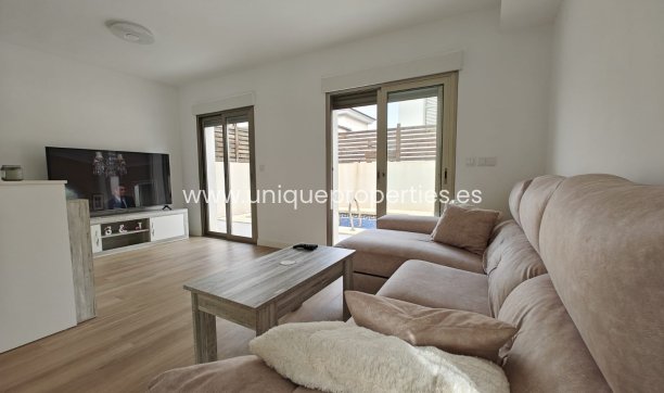 Herverkoop - House - Semi-Detached House -
Cox