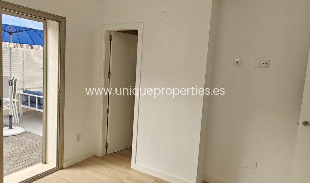 Herverkoop - House - Semi-Detached House -
Cox