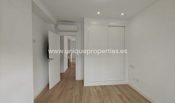 Herverkoop - House - Semi-Detached House -
Cox
