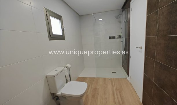 Herverkoop - House - Semi-Detached House -
Cox