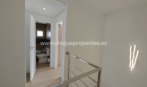 Herverkoop - House - Semi-Detached House -
Cox