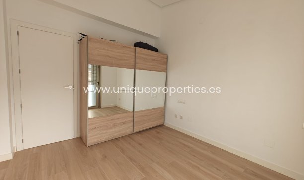 Herverkoop - House - Semi-Detached House -
Cox