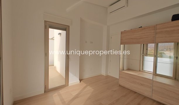 Herverkoop - House - Semi-Detached House -
Cox