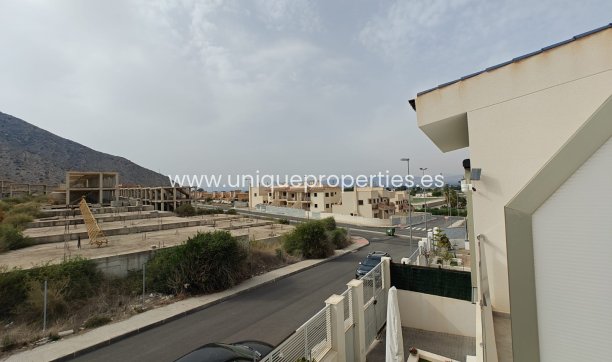 Herverkoop - House - Semi-Detached House -
Cox