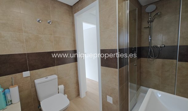 Herverkoop - House - Semi-Detached House -
Cox