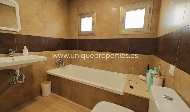 Herverkoop - House - Semi-Detached House -
Cox