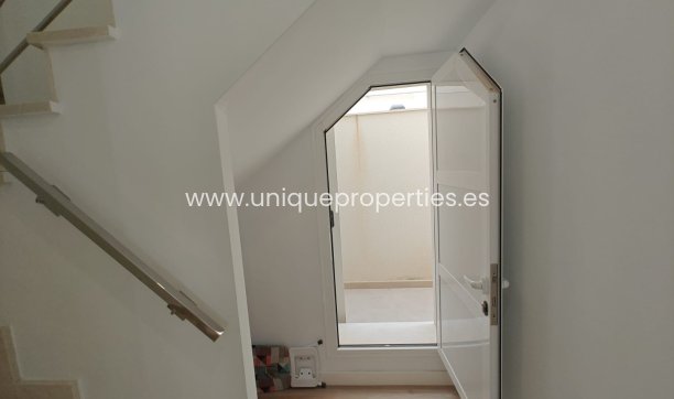 Herverkoop - House - Semi-Detached House -
Cox