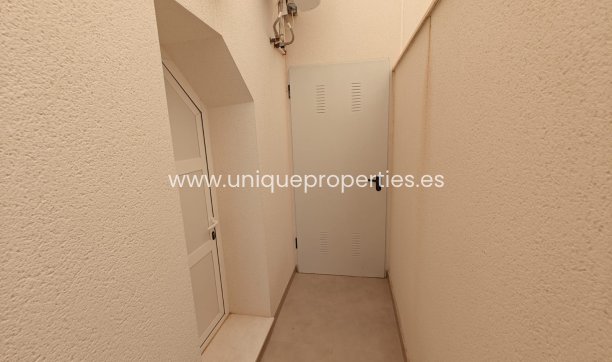 Herverkoop - House - Semi-Detached House -
Cox