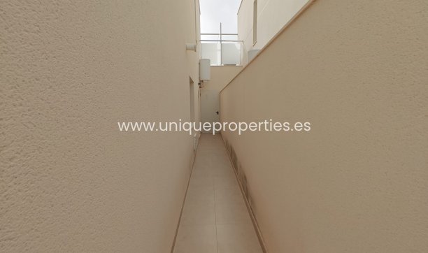 Herverkoop - House - Semi-Detached House -
Cox