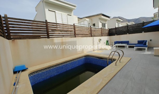 Herverkoop - House - Semi-Detached House -
Cox