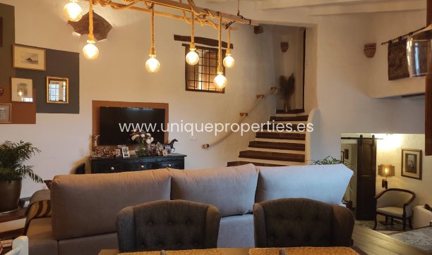 Herverkoop - Cave House -
Galera