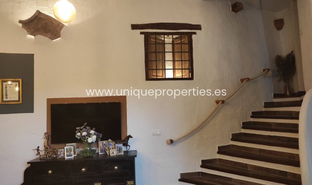 Herverkoop - Cave House -
Galera