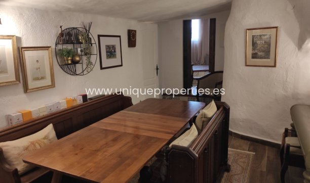 Herverkoop - Cave House -
Galera