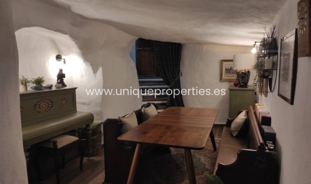 Herverkoop - Cave House -
Galera