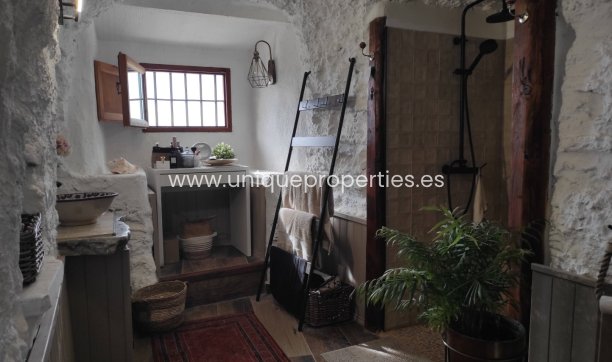 Herverkoop - Cave House -
Galera