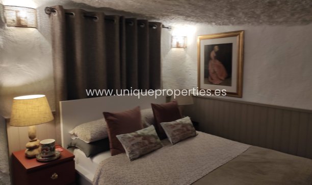 Herverkoop - Cave House -
Galera