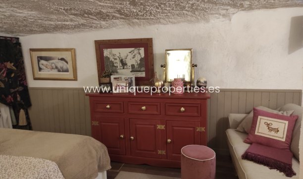 Herverkoop - Cave House -
Galera