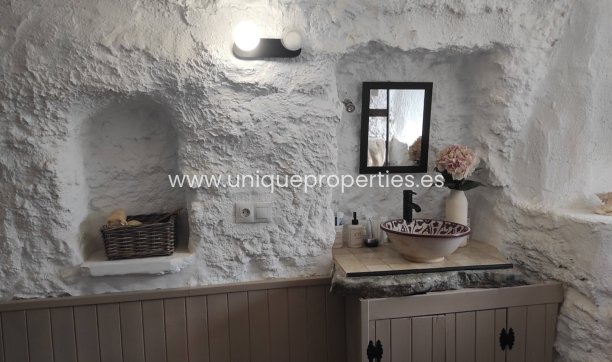 Herverkoop - Cave House -
Galera