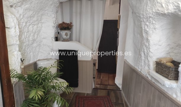 Herverkoop - Cave House -
Galera