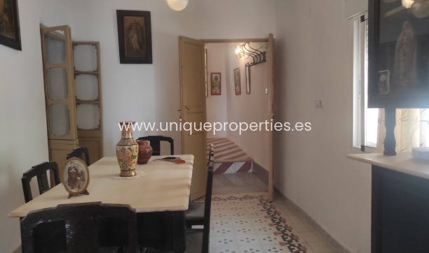 Herverkoop - Village House -
Somontin