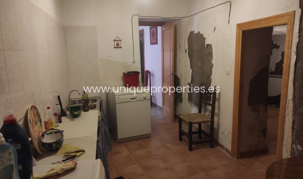 Herverkoop - Village House -
Somontin