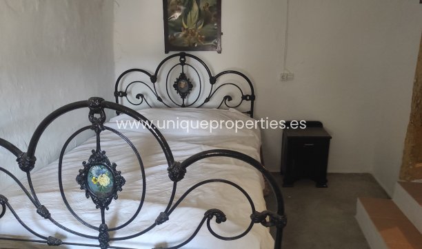 Herverkoop - Village House -
Somontin