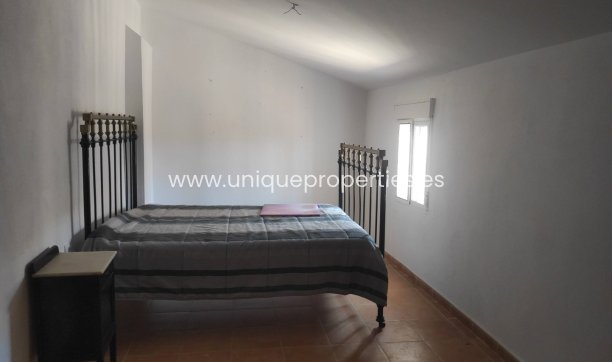 Herverkoop - Village House -
Somontin