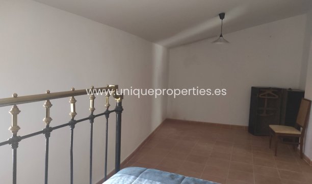 Herverkoop - Village House -
Somontin