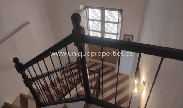 Herverkoop - Village House -
Somontin