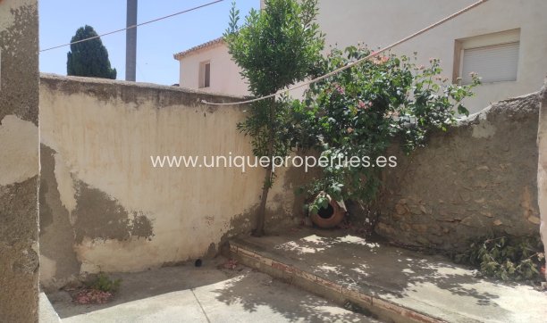 Herverkoop - Village House -
Somontin