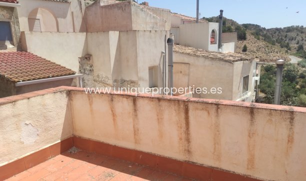 Herverkoop - Village House -
Somontin