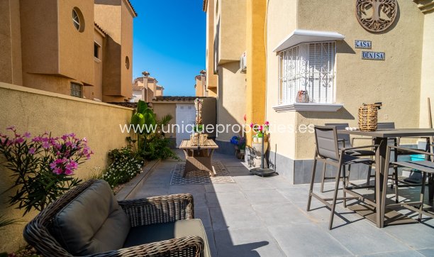 Resale - Quad House -
Orihuela Costa - La Florida