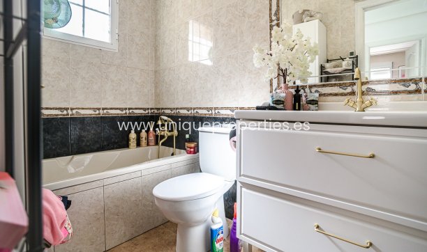 Resale - Quad House -
Orihuela Costa - La Florida