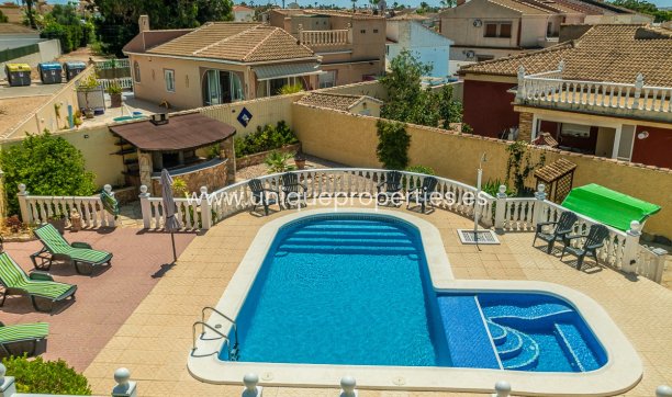 Resale - Villa -
Torrevieja - La Siesta