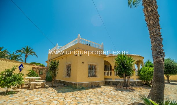Herverkoop - Villa -
Torrevieja - La Siesta