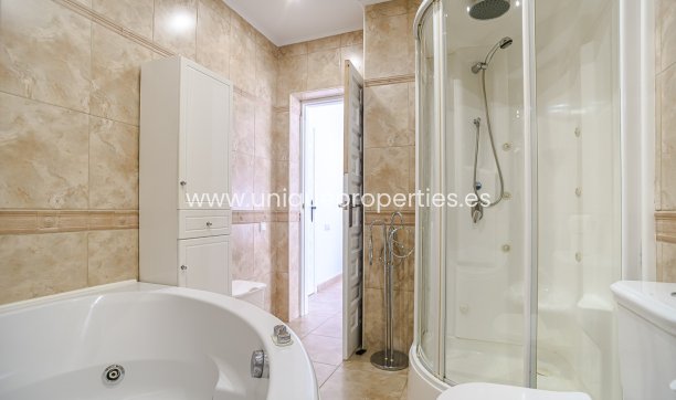 Herverkoop - Villa -
Torrevieja - La Siesta