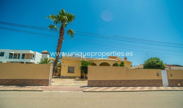 Herverkoop - Villa -
Torrevieja - La Siesta