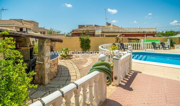 Herverkoop - Villa -
Torrevieja - La Siesta