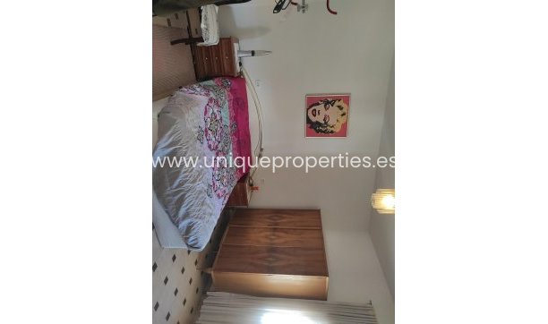 Herverkoop - Village House -
Caniles