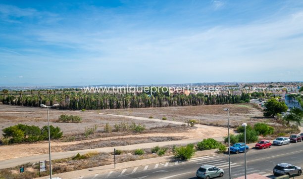 Resale - Apartment -
Orihuela - VILLAMARTÍN