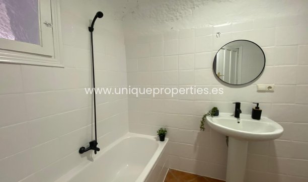 Resale - Cave House -
Cortes de Baza