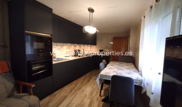 Reventa - Village House -
Lucar