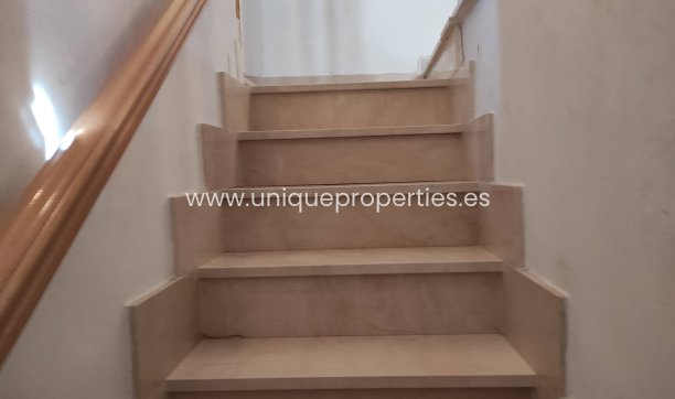 Reventa - Village House -
Lucar