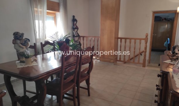 Reventa - Village House -
Lucar