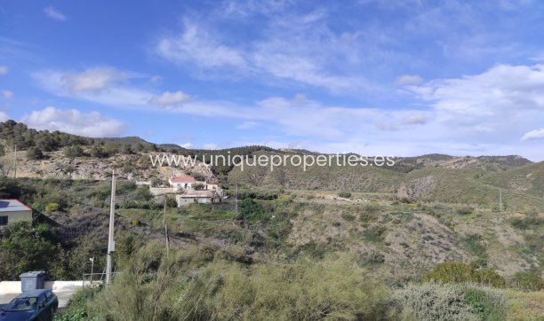 Reventa - Village House -
Lucar