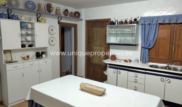 Reventa - Cortijo -
Huescar