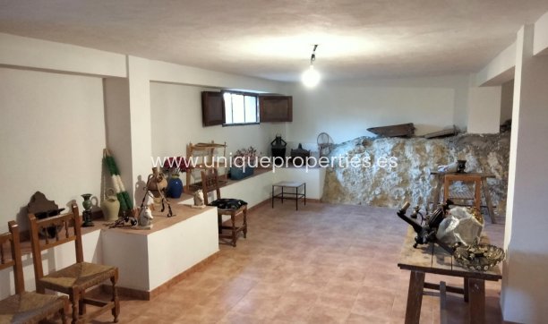 Reventa - Cortijo -
Huescar