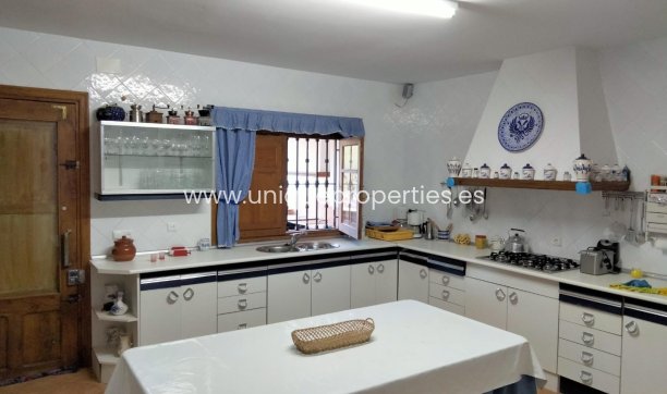 Reventa - Cortijo -
Huescar